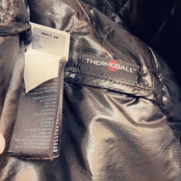 The Northface Thermoball Parka - Picture 4 of 8